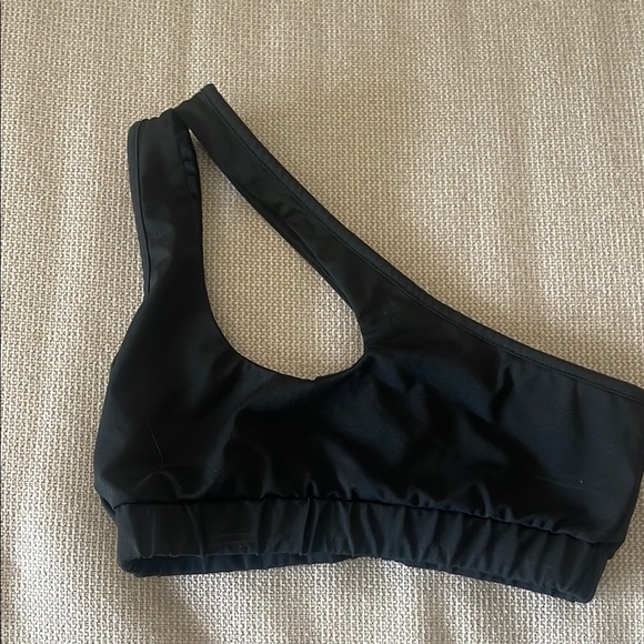 Black One-Shoulder Sports Bra - Picture 5 of 5
